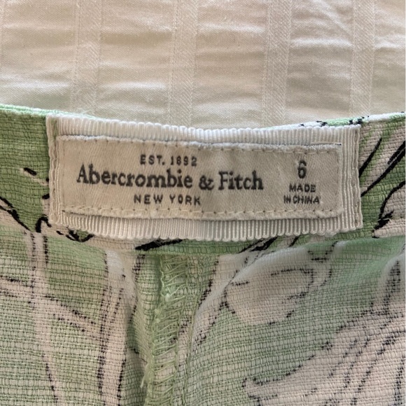 Abercrombie & Fitch Floral Green Women's Shorts Size 6 - Picture 9 of 12